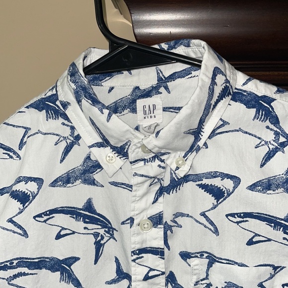 The cutest GAP EUC sharky shark short sleeve button down/ collared shirt - Picture 2 of 4